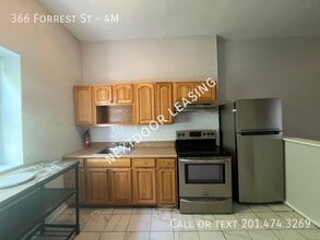 Building Photo - 366 Forrest St