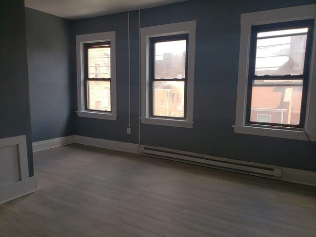 Building Photo - 84 S 15th St