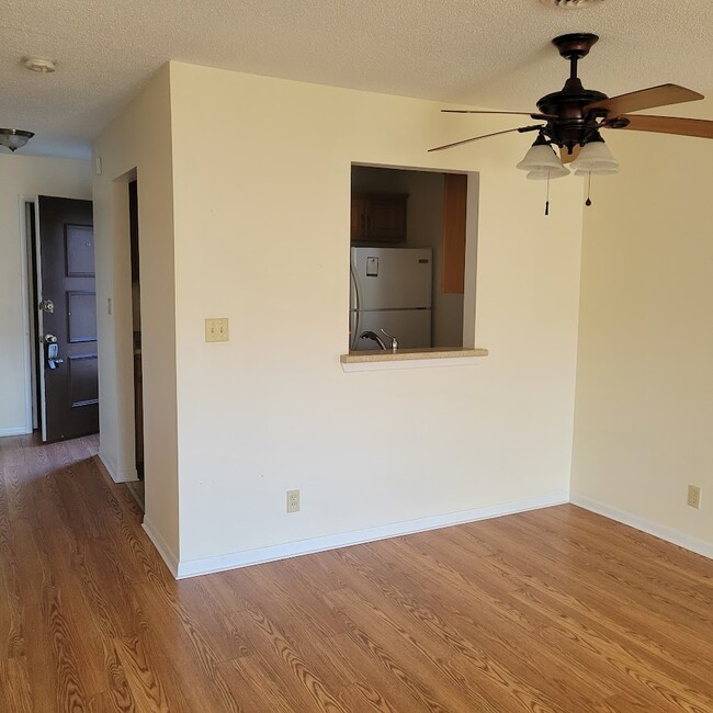 Building Photo - 74 Lakeshore Ct