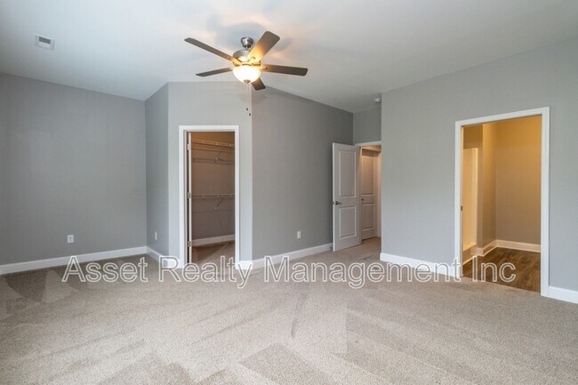 Building Photo - 4839 Lake Ln