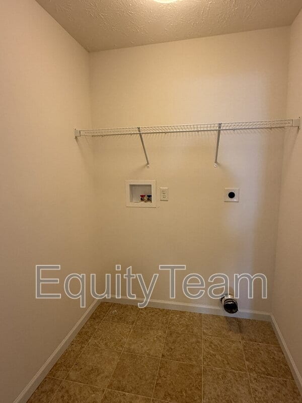 Building Photo - 5686 E Senour Dr