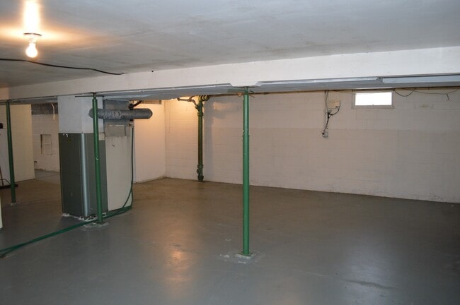 Building Photo - 21600 Heather Ave