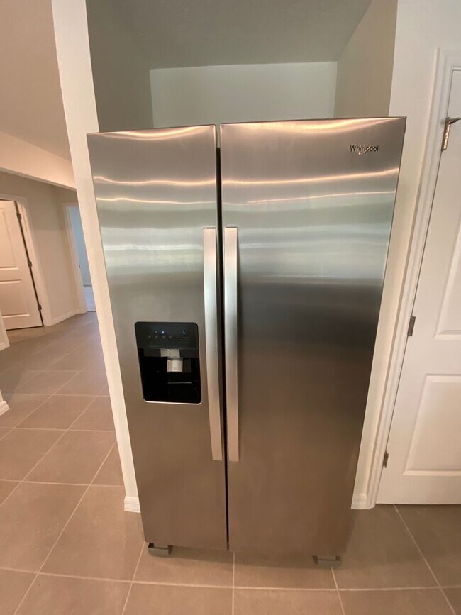 Building Photo - Desirable Lake Diamond Subdivision 3/2/2 **Won't Last**