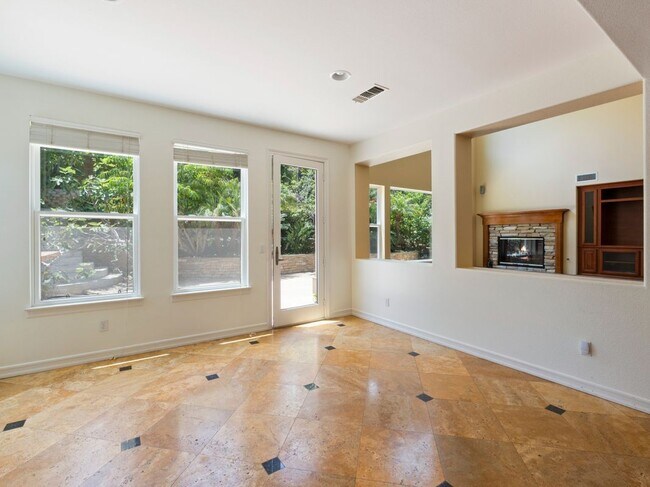 Building Photo - 5250 Coleridge Ct