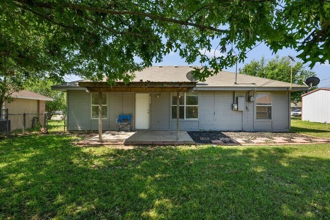 Building Photo - 4601 W Creek Cir