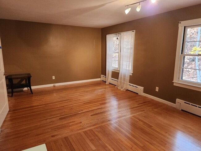 Building Photo - 907 W Swanzey Rd