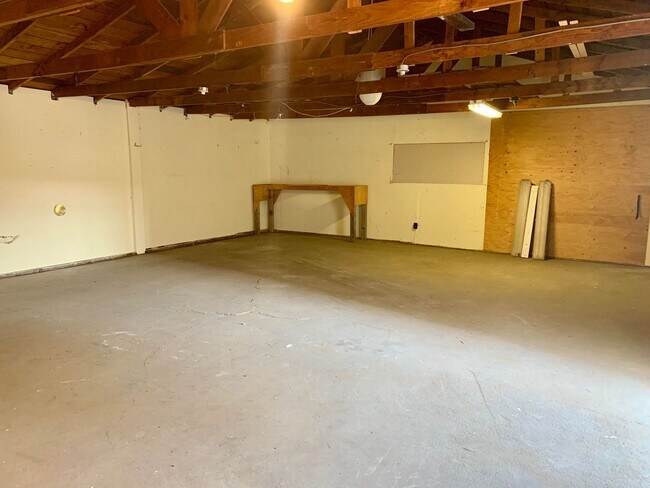 Building Photo - 2431 Clement Ave