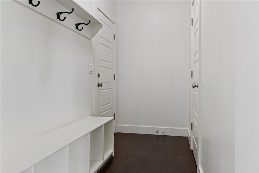 Building Photo - 2333 S Long Dr