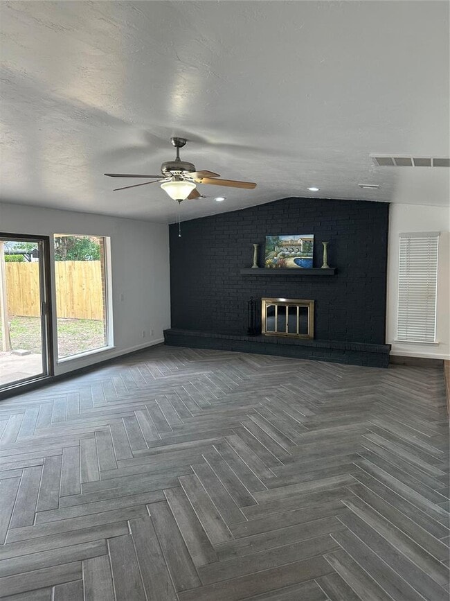 Building Photo - 1318 Alviola Ave