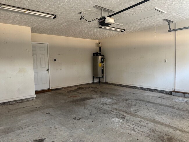 Building Photo - Beautiful home in Tucker Creek