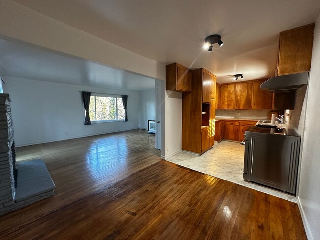 Building Photo - Charming 4 Bedroom Home In Grass Valley