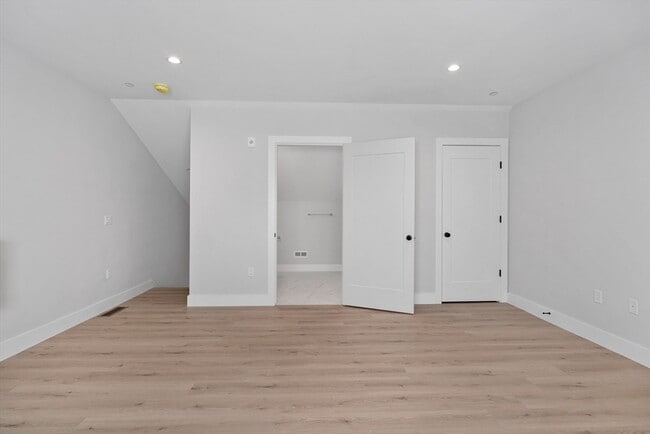 Building Photo - 186 Bedford St