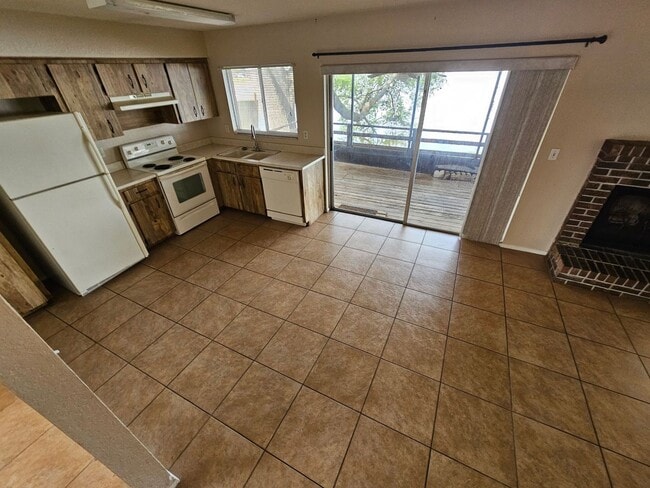 Building Photo - 907 Buttercup Dr