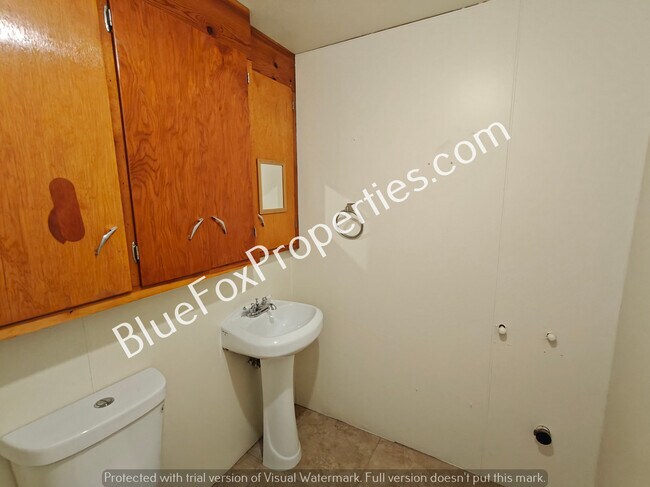 Building Photo - 907 E Weymouth St