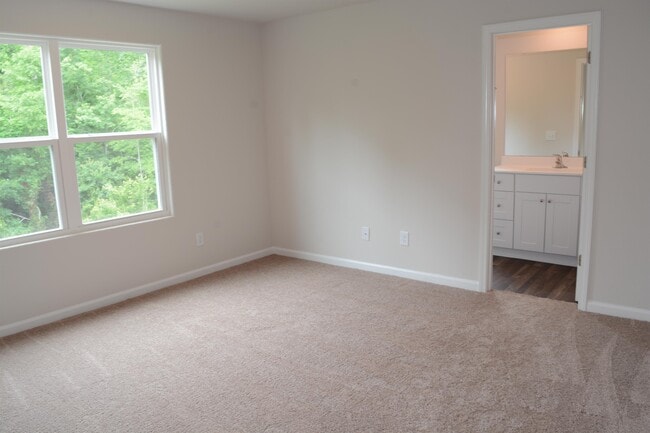 Building Photo - 258 Yorktown Ln