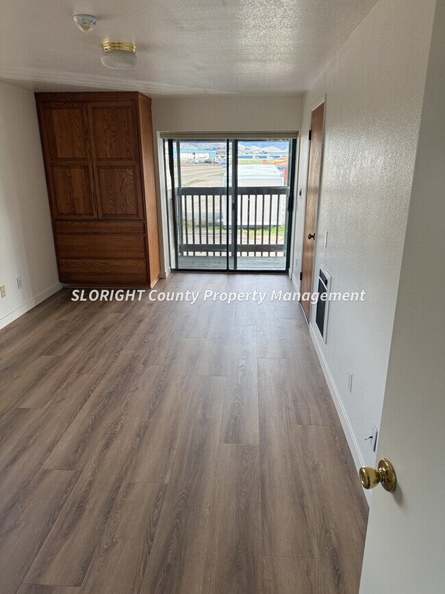 Building Photo - AVAILABLE NOVEMBER - 2 Bedroom / 1.5 Bath SLO Apartment