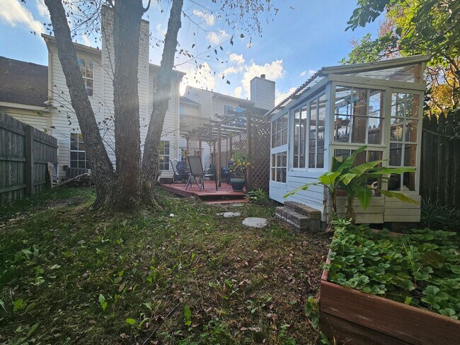 Building Photo - THALIA WAYSIDE