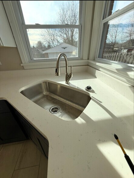 Building Photo - 6006 Bay Pine Dr