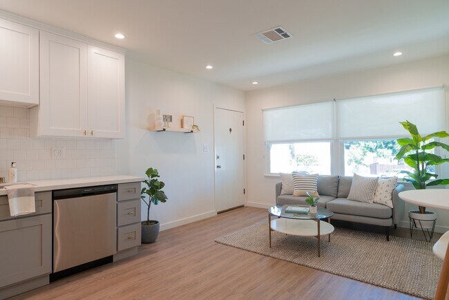 Interior Photo - 3800 Albright Ave