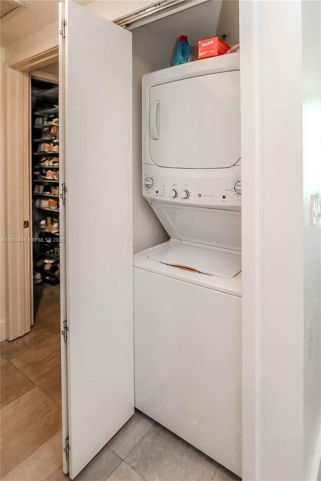 Building Photo - 218 SE 14th St