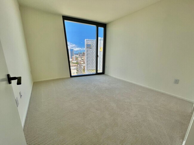 Building Photo - Well Maintained 1 Bed, 1 Bath, 1 parking i...