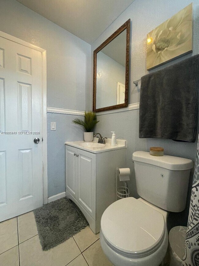 Building Photo - 800 N 70th Ave