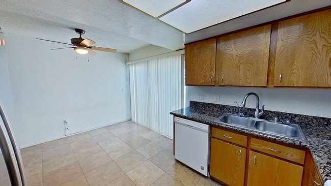 Building Photo - 4670 Ranchview Cir