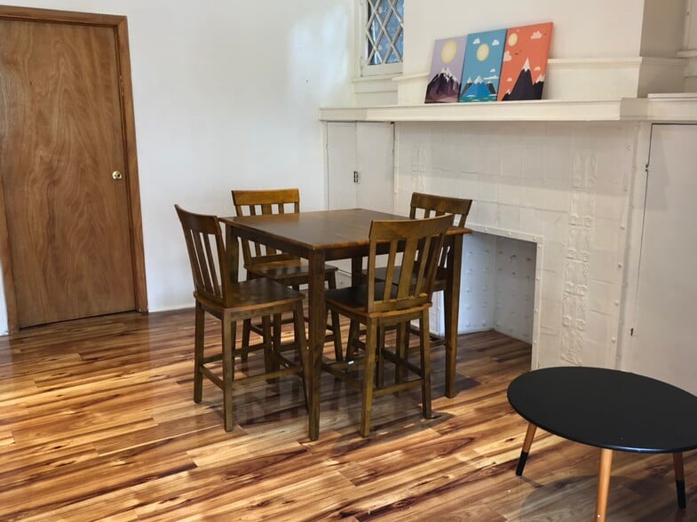 Building Photo - 5818 Hobart St