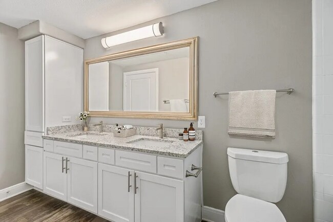 Building Photo - Chic Home with $500 Bonus