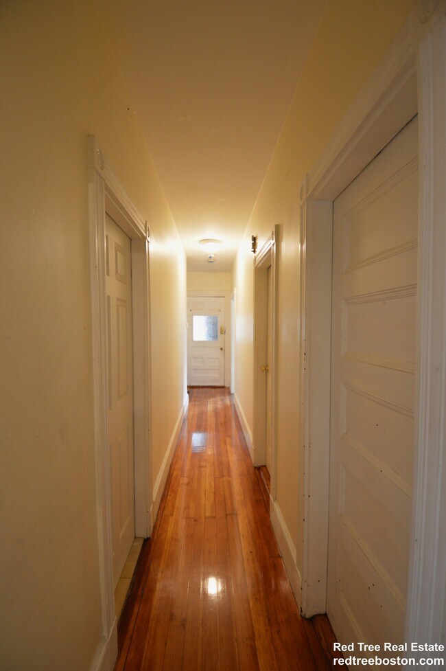 Building Photo - 10 Bucknam St