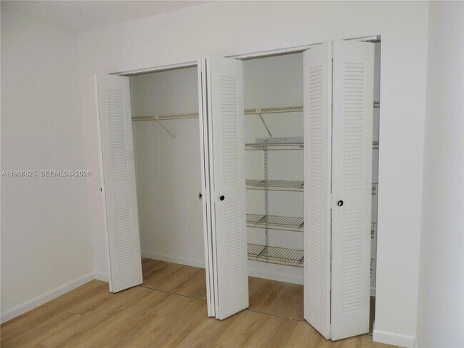 Building Photo - 566 NW 114th Ave