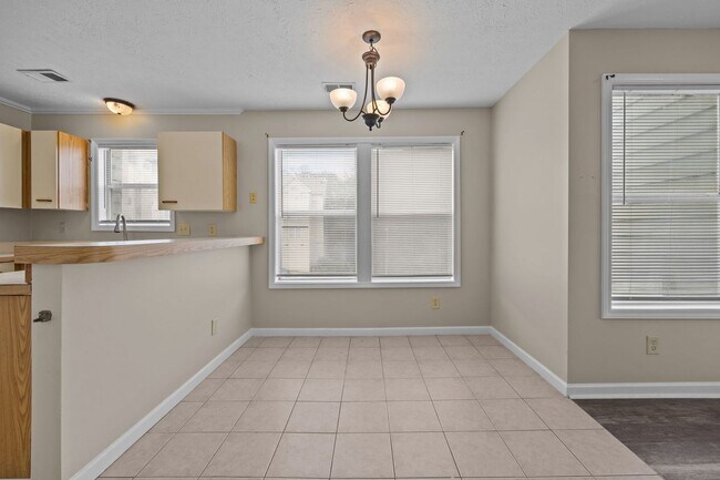 Building Photo - 962-6 Stewarts Creek Dr