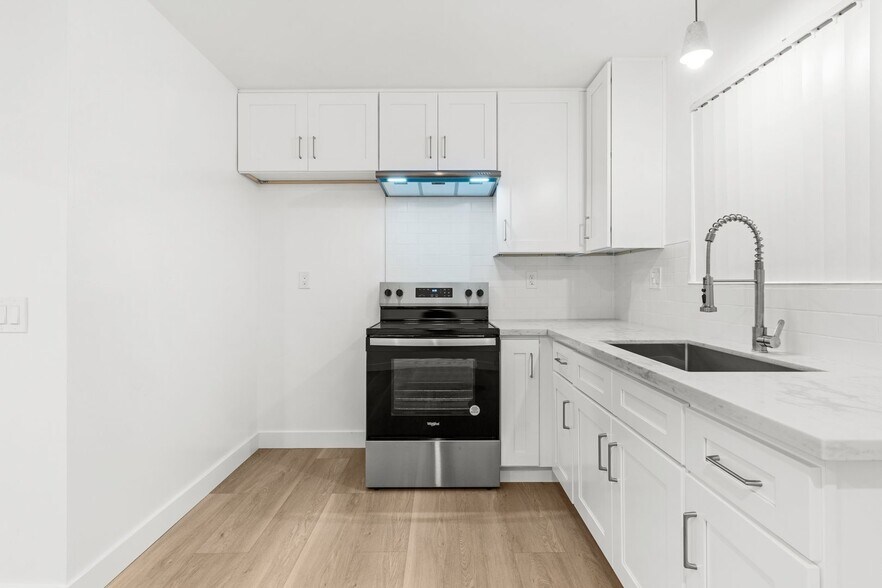 Building Photo - 994 El Camino Dr