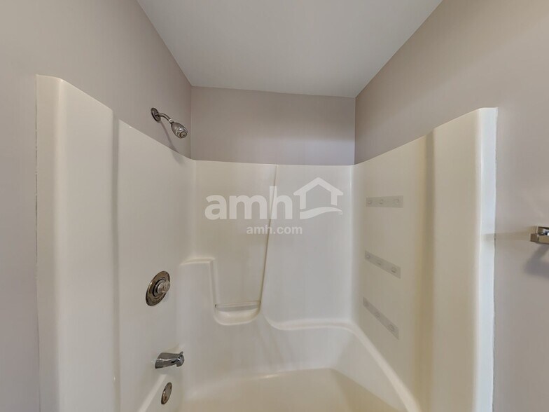 Building Photo - 516 Powers Ct