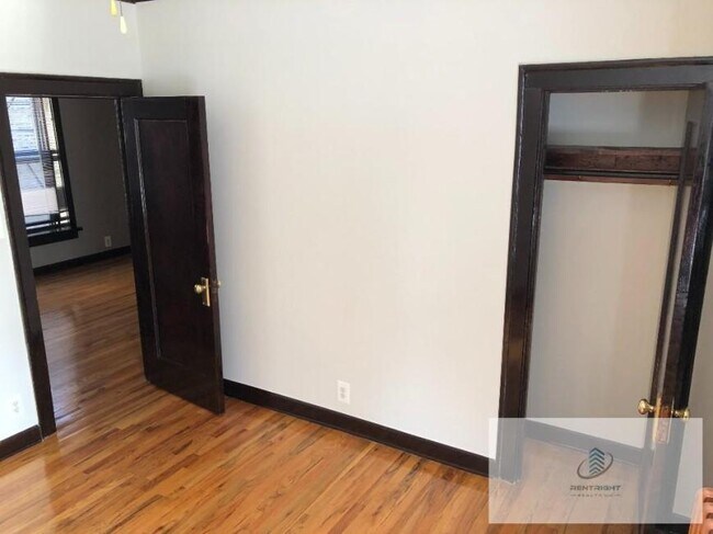 Building Photo - 1 bedroom in CHICAGO IL 60626