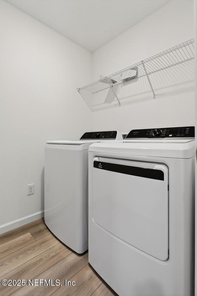 Building Photo - 3989 Mid Century St