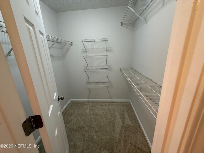 Building Photo - 5550 Oak Crossing Dr