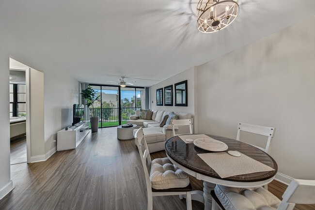 Building Photo - 4 Royal Palm Way