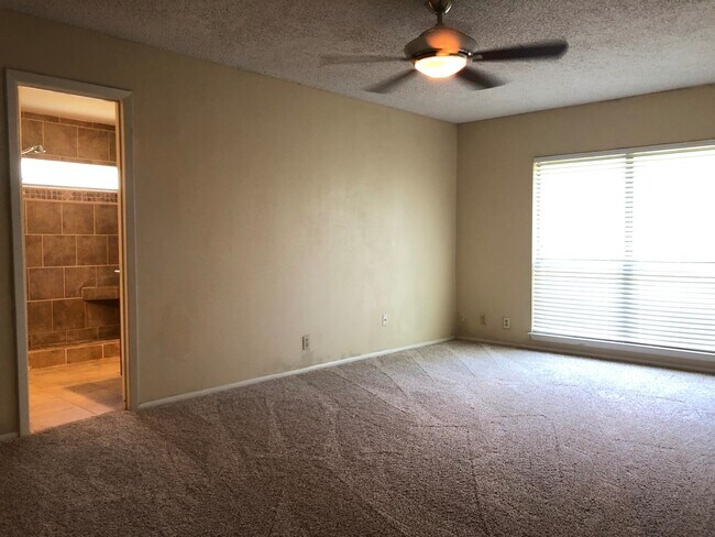 Building Photo - 6726 Country Field Dr