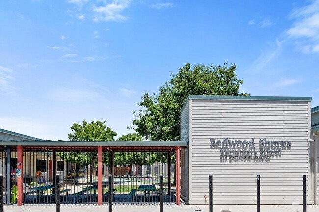 Building Photo - 142 Monaco Dr