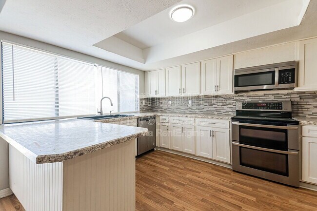 Building Photo - 409 Hardwood Trail