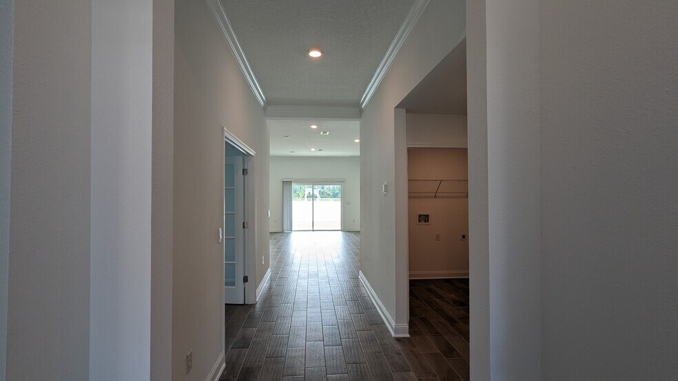Building Photo - 259 Zancara St