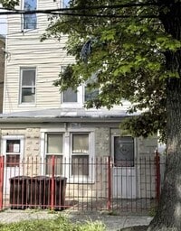 Building Photo - 1366 Balcom Ave