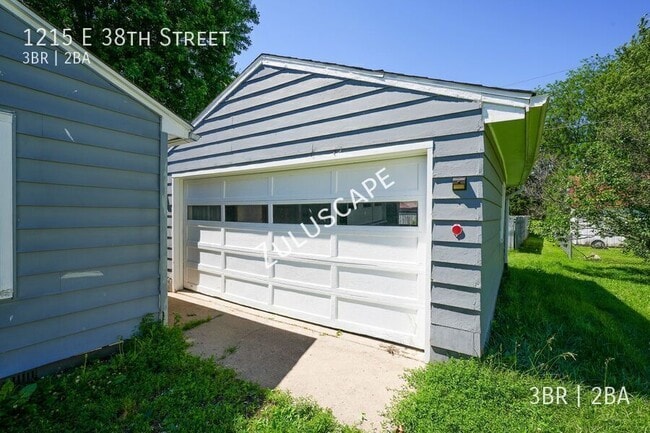 Building Photo - 1215 E 38th St
