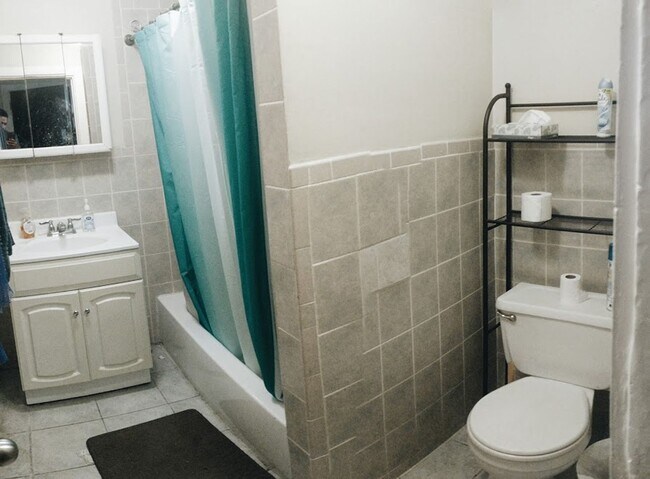 Building Photo - 9/1 Spacious 2BR apartment in South End ne...