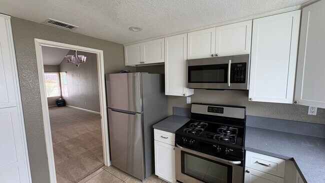 Building Photo - Spacious 4-Bedroom Home Near Centennial High School in Corona