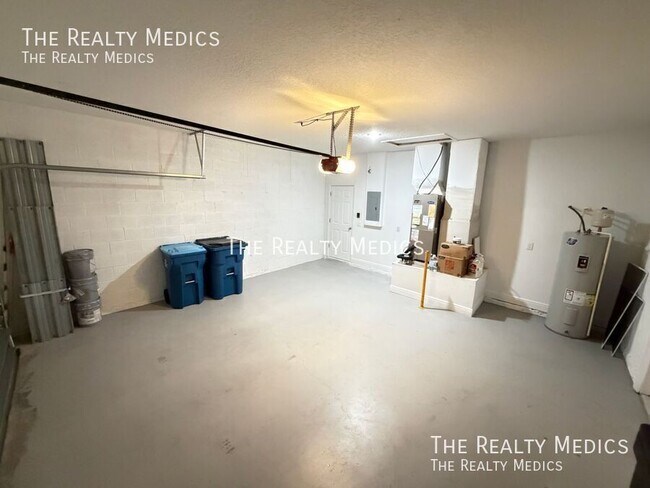 Building Photo - 2481 San Filippo Dr SE