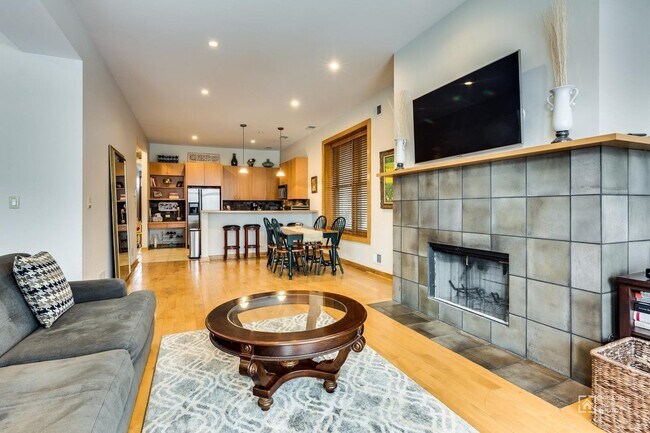 Building Photo - 1506 W Wilson Ave