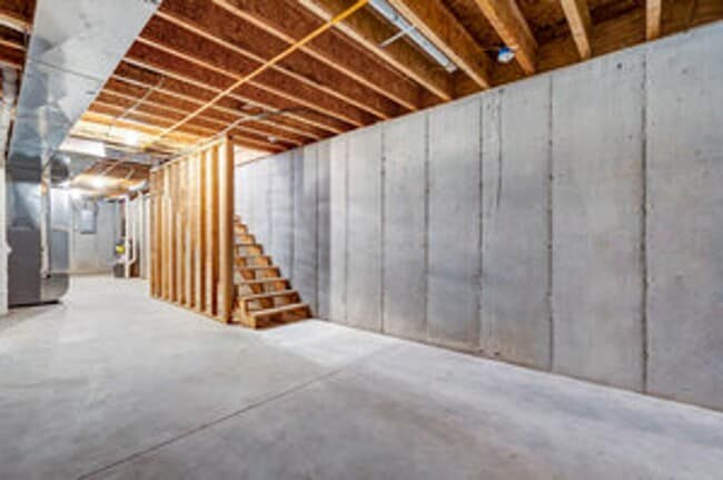 Building Photo - 1000 Barton St
