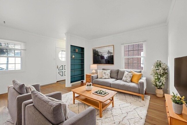 Building Photo - 514 W Lakeside St